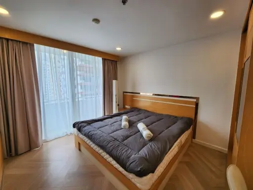 For rent, CONDO ASOKE PLACE, 2 bedrooms, 1 bathroom, decorated, looking very good, ready to move in, you will regret it if you miss it.
