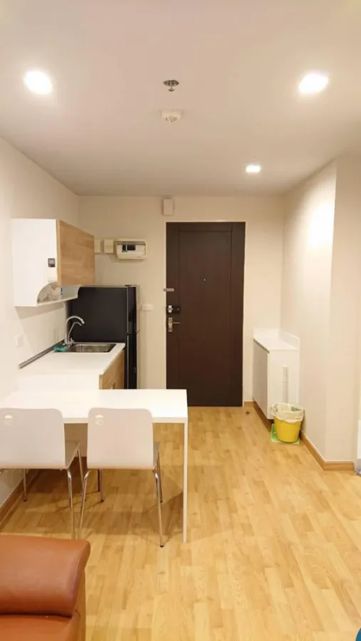 Condo for rent: Casa Condo-Asoke Dindaeng, spacious room, fully furnished, beautiful decoration, very good view. If interested, hurry before you miss it.