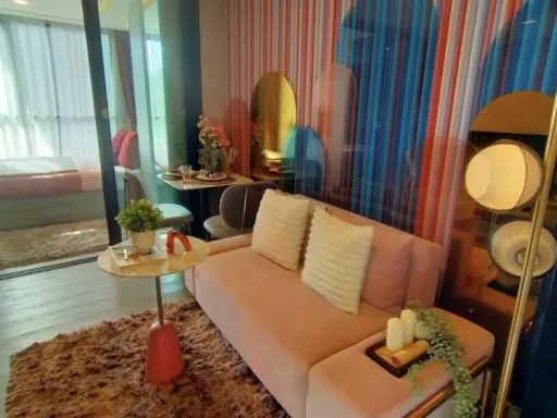 Condo down payment for sale, The Origin Sukhumvit - E22 Station wire, decorated with wallpaper and built-ins, don't miss it.