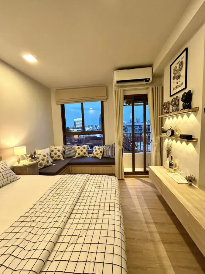 For rent: QUIN TARA MHy'ZEN Phrom Phong, a beautifully decorated room with complete furniture and electrical appliances. You can reserve it today.