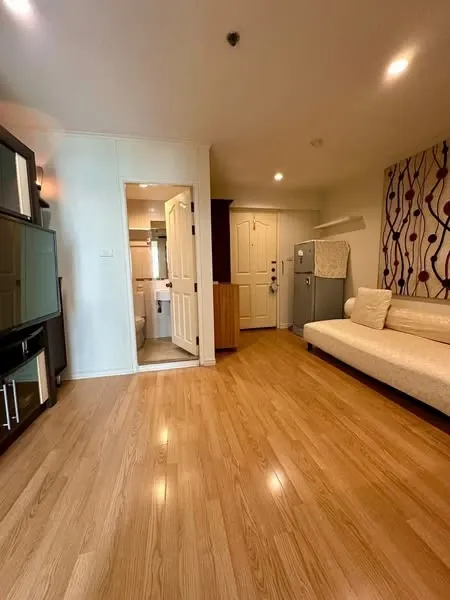 For rent: Lumpini Ville Ramintra - Laksi, 1 bedroom, 1 bathroom, fully furnished, with nice wallpaper. Reserve now!