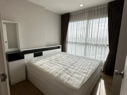 Condo for sale: Fuse Chan-Sathorn, ready to move in, fully equipped, great price. Come reserve now, don't miss out!