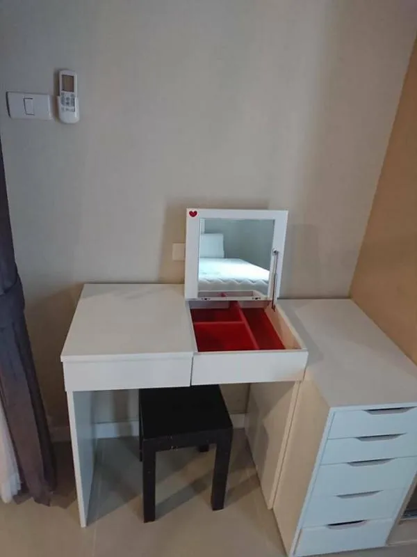 ให้เช่า JW Condo ดอนเมือง ห้องกว้าง มุมนั่งเล่นสบายๆ โซฟาใหญ่ๆไว้รับแขกให้เต็มที่เลยย
