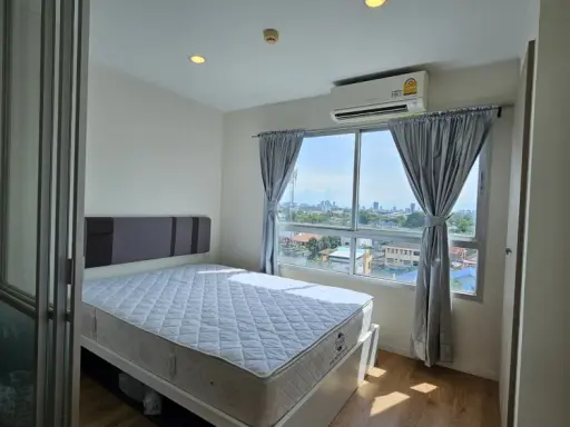 For sale: Lumpini Ville On Nut–Phatthanakan, corner unit with privacy, fully furnished, swimming pool view. Reserve now!
