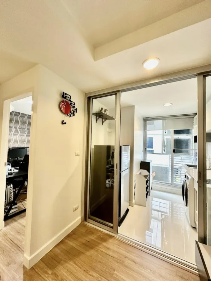 For sale, for rent!! Condo The Kris Ratchada 17, beautiful room, wallpapered, friendly price, book now!!