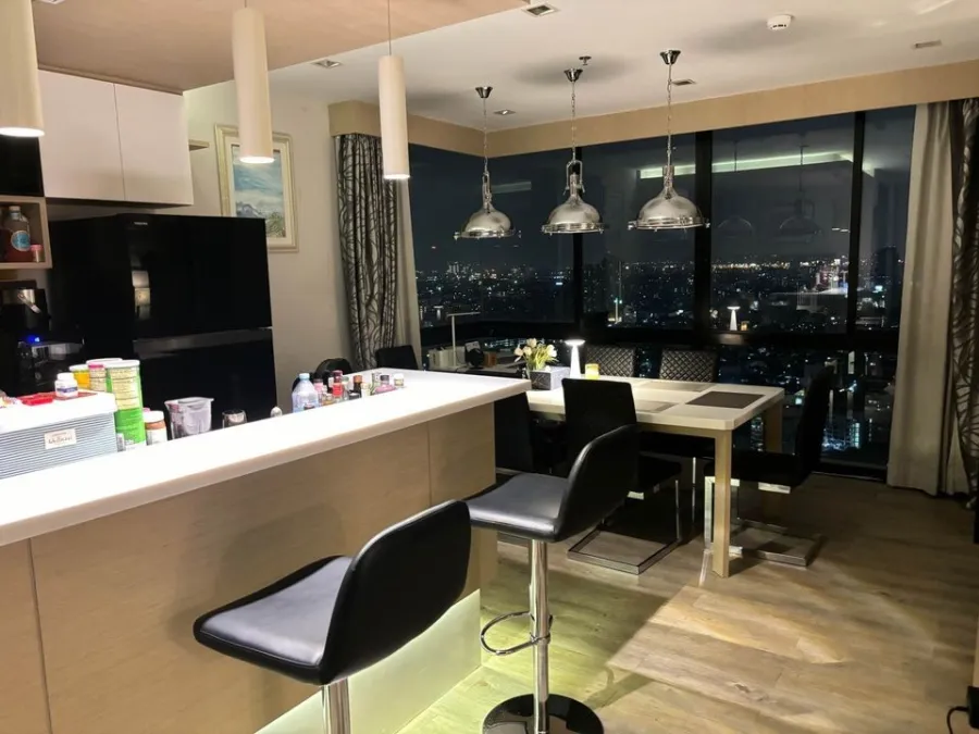 Condo for sale or rent, The Issara Lat Phrao, southeast direction. Decorated with luxurious built-ins, spacious, reserve quickly.