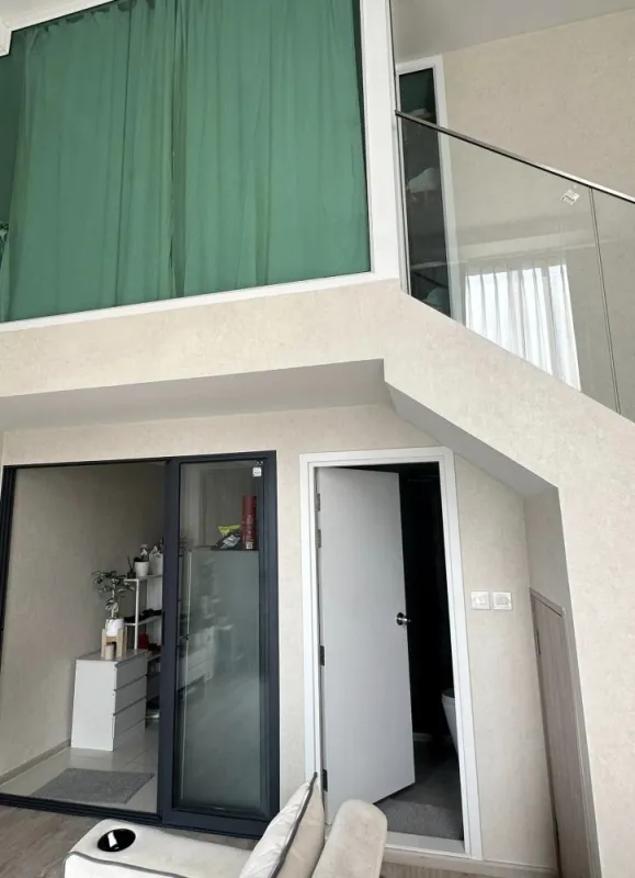 ให้เช่าคอนโด เดอะทรี พัฒนาการ-เอกมัย Duplex 2 ชั้น fully furnished รีบย้ายมาจองด่วนๆ ก่อนพลาดห้องนี้