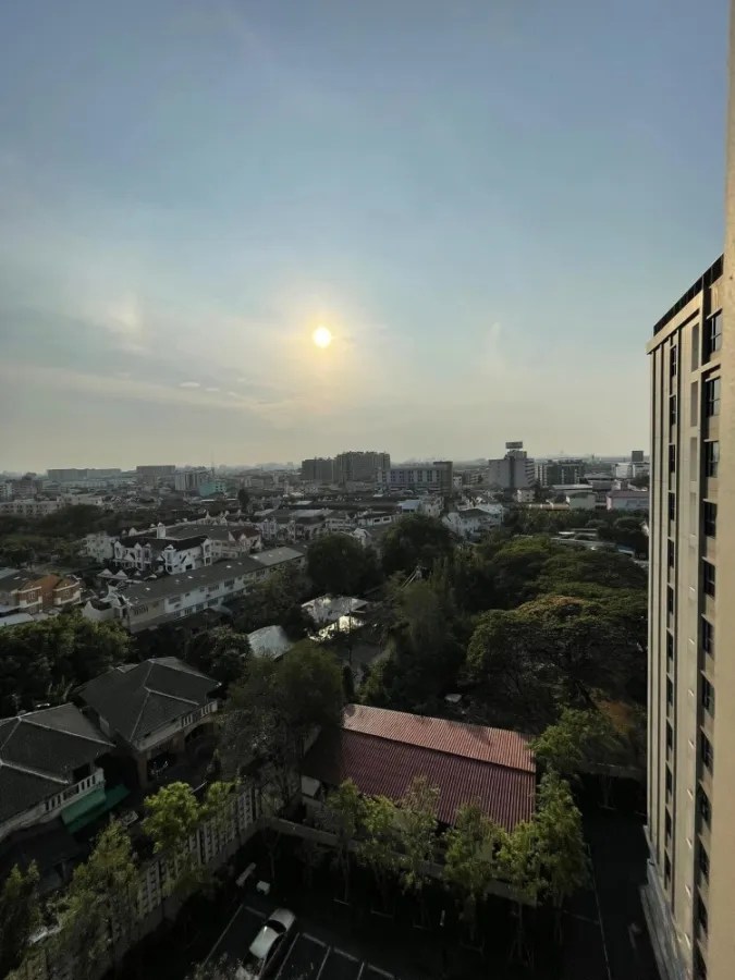 For rent, The Origin Phahon - Saphan Mai, with a walk in closet, plus a large sofa. If you don't reserve, you will miss a lot.