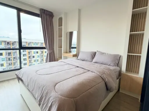 For rent: Blue Sukhumvit 105, top floor, good air, beautiful room, fully furnished, ready to move in, complete with furniture and appliances.