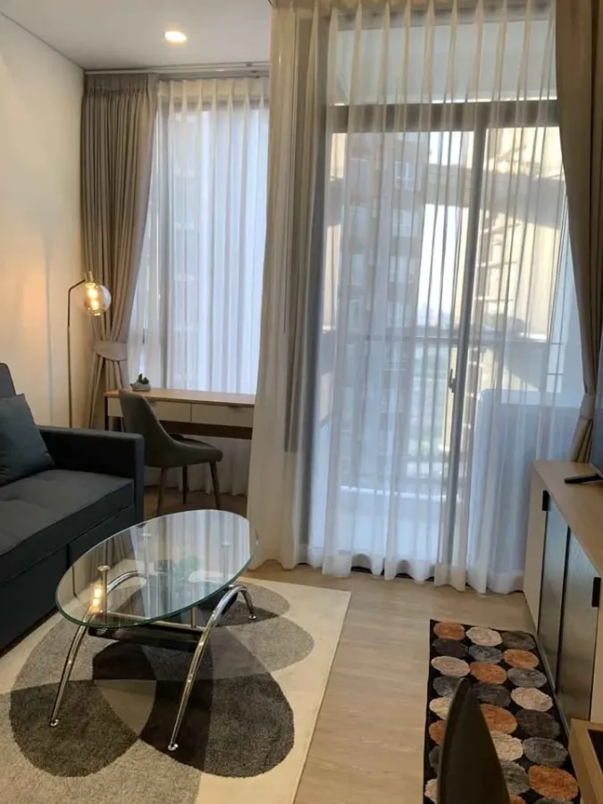 For rent: Landmark @MRTA Station, duplex unit with 2 floors, spacious living area, fully furnished, ready to move in.