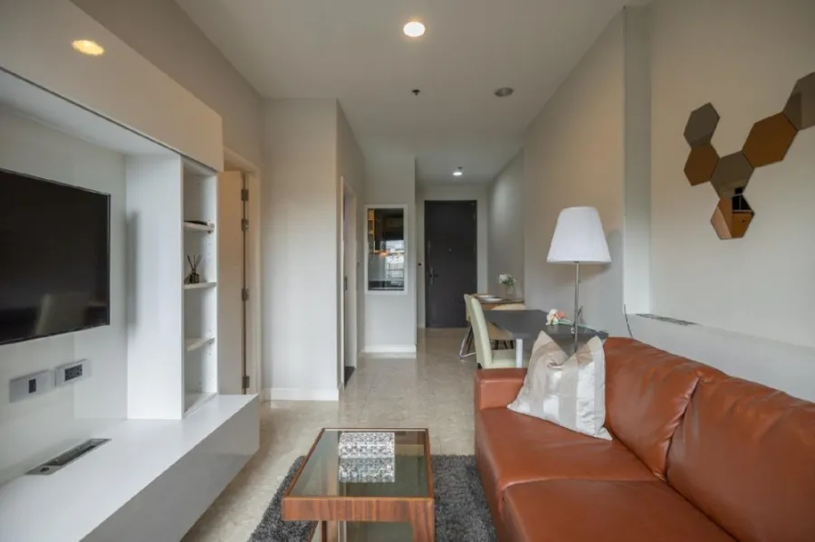 Urgent sale, Condo The Crest Sukhumvit 34, spacious room. Great usable space, hurry and reserve now.