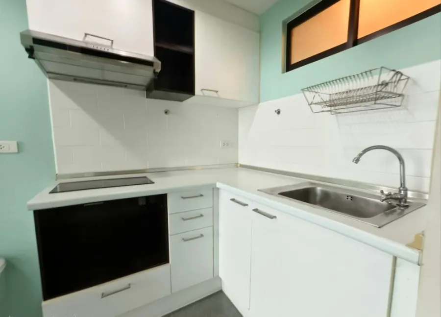 Condo for rent, Lumpini Place Narathiwat-Chao Phraya, large room, comfortable living, plenty of usable space, 27th floor, city view, no buildings bloc