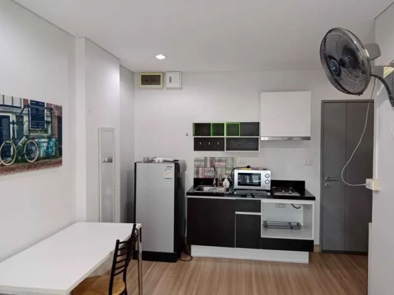 ให้เช่า Serrano Condominium ห้องพร้อมอยู่ เฟอร์ครบ กว้างขวางอยู่สบาย จองเลย