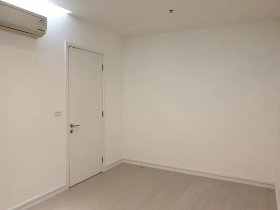 Urgent sale!! Condo T.C. Green, empty room for sale, 8th floor, ready to move in. Condo in the heart of the city, don't miss it!!
