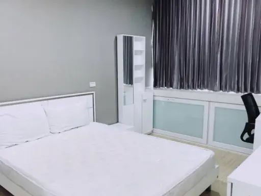 For rent!! Condo T.C. Green, a room in white tones, nice and comfortable to look at, not too expensive, reserve quickly, don't wait!! images