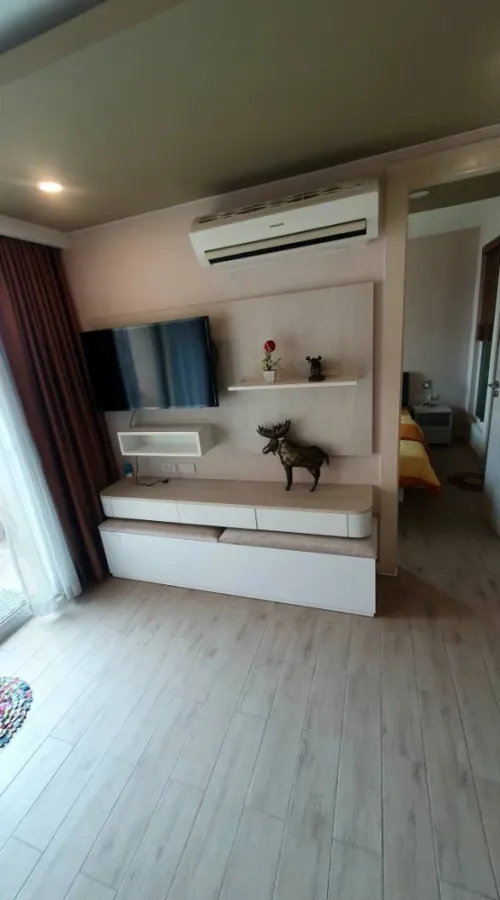 For rent or sale: Seven Seas Condo Resort Jomtien Pattaya, Building A, 5th floor, corner room, has a large balcony, ready to reserve now.