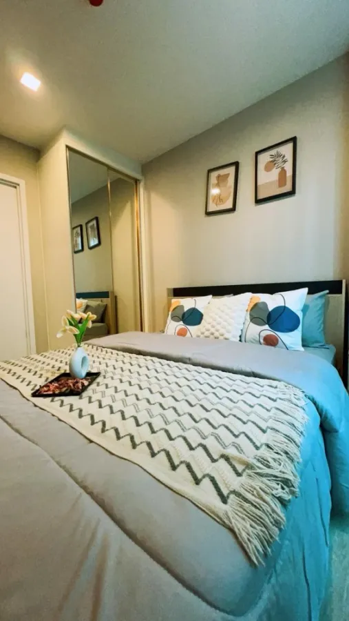 For rent: Metro Luxe Riverfront Rattanathibet. The room is beautifully decorated and very livable. Complete electrical appliances, urgent