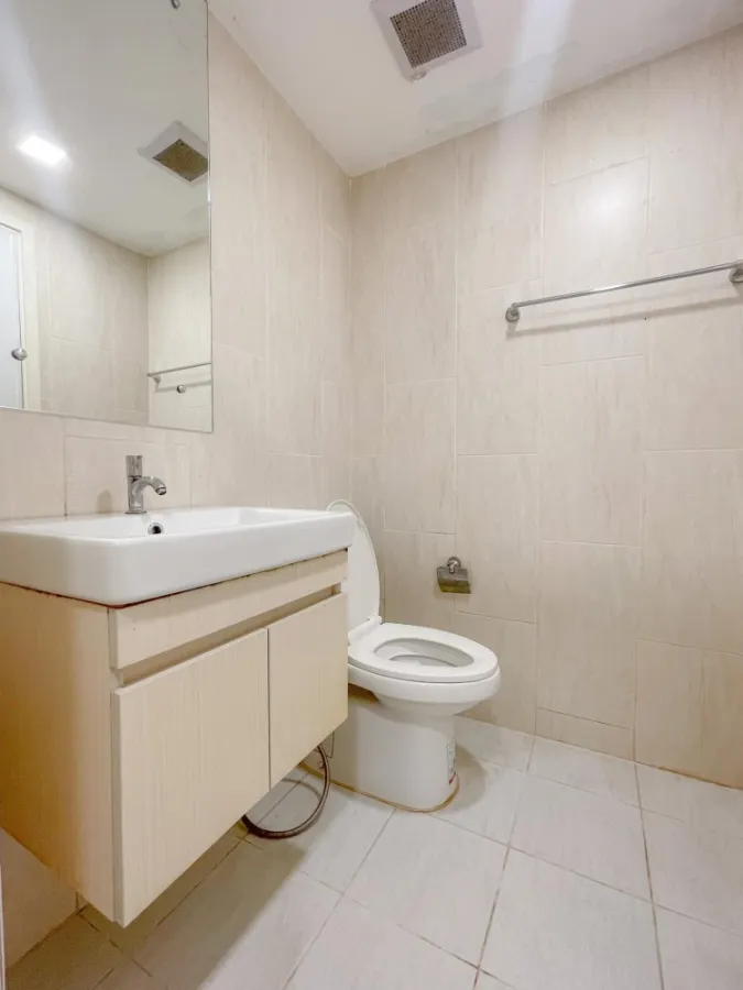 Condo for rent, Atmoz Ladprao 71, nice decorated room Install wallpaper in the whole room and get the best price. Book now.