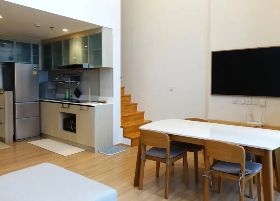 For sale or rent: Maru Ekkamai 2, Duplex unit, 2 bedrooms, 2.5 bathrooms, city view, fully furnished, pet-friendly. You can't miss this!