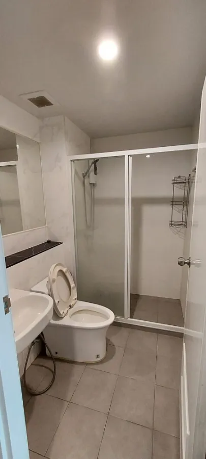 For rent, Reach Phaholyothin 52, clear view, not hot room, full built-in furniture, hurry to book