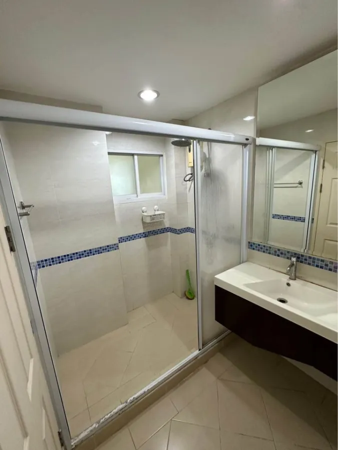 For sale, for rent, Life @ Phahonyothin-Ari, stunning city view, fully furnished, book now and you won't be disappointed.