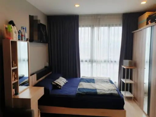 Condo for sale, Ideo Mobi Sukhumvit Eastgate, the edge of the room, no pedestrians, the view of the room overlooking the BTS Sukhumvit line.