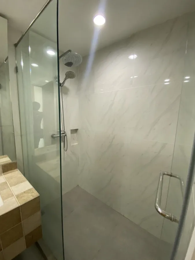 Condo for rent, Wind Sukhumvit 23, extremely spacious room, fully furnished, leather sofa, comfortable sitting You can't miss it, book now.
