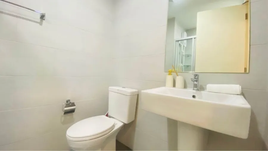 Condo for sale Notting Hill Laem Chabang-Sriracha Easy to decorate color tones, nice sofas, nice rooms, don't wait.