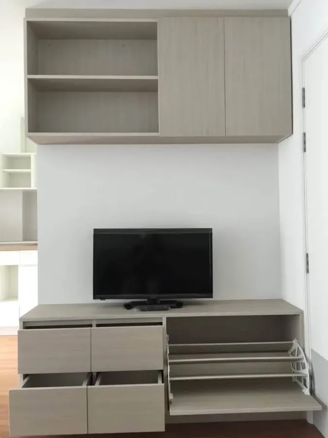 For sale/rent: Lumpini Place Borom Ratchachonni–Pinklao. Nice room, fully furnished, affordable price. Book now!