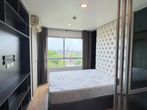 For rent: Lumpini Ville On Nut–Phatthanakan, the last building next to the canal. Unobstructed view, beautiful and peaceful at night.