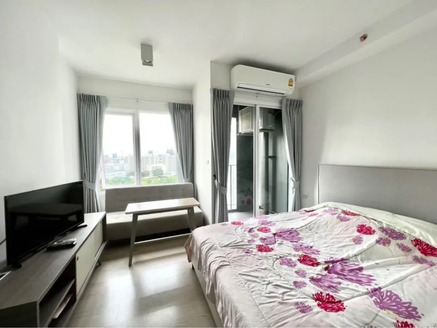 Selling Chapter One ECO, Ratchada-Huay Kwang, very beautiful room, very livable, this price is definitely worth it. Book quickly.