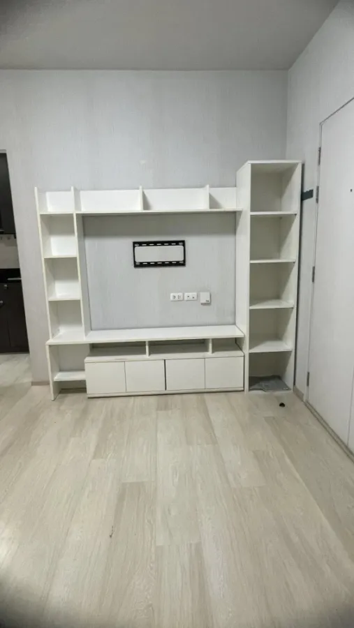 For sale or rent: UNIO Ramkhamhaeng - Serithai. Nice unit on the 4th floor, fully furnished, great location, convenient transportation. Book now!