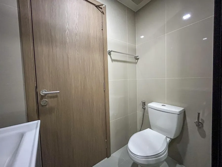 For sale: The Move Kaset, studio room, high floor, good condition, fully furnished, don't miss it if you're late.