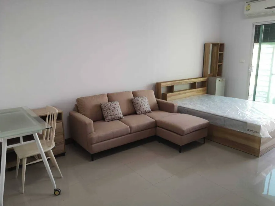 For rent: Supalai River Resort, spacious room with facilities, river view, interested, book now.