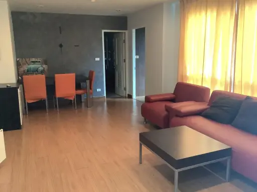 Condo for rent, The Pulse 44, spacious room with plenty of usable space. Complete electrical appliances Just come and stay.