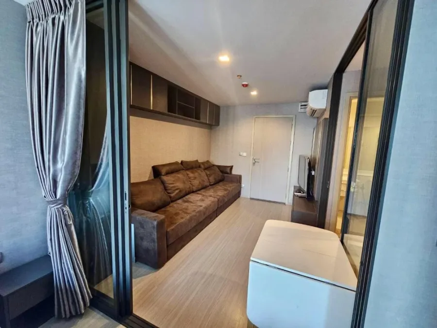 For rent: Life Ladprao, 30th floor, fully furnished room with walk-in closet. Interested? Book now. Don't wait.