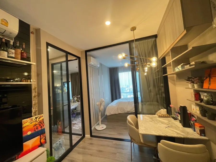 Knightbridght sukhumvit theparak for sale, nice room, full built-ins. Ready to drag your bag.