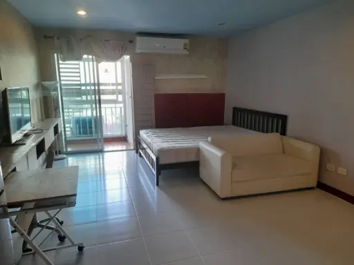 For rent: Regent Home 7 Sukhumvit. The room is on the expressway side, has privacy, expressway view, comfortable view, don't miss it.