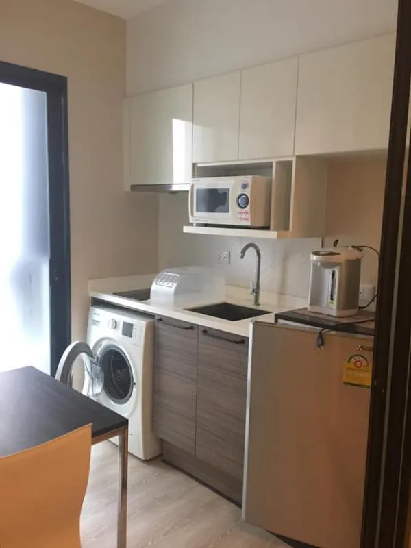Ready to move in Condolette Mist Rama 9 for rent, fully furnished, electrical appliances ready. There is no cheaper than this. Let's get it.