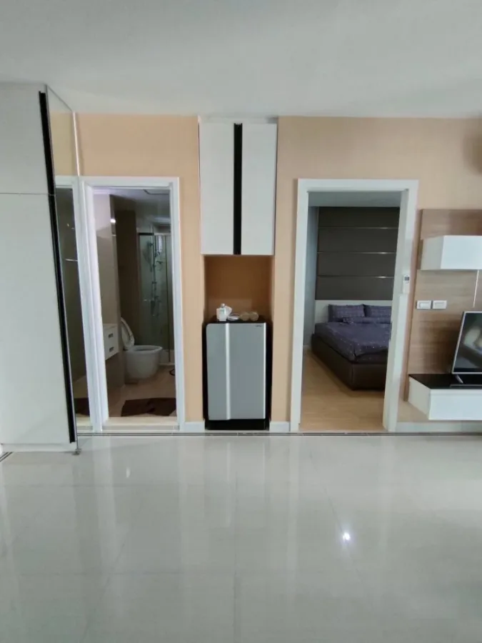 For sale TC Green 1 bedroom 1 bathroom, comes with furniture and complete facilities. Don't miss out on this great deal.