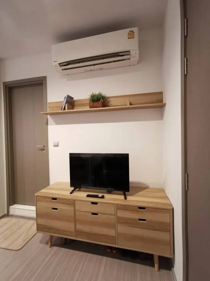 For rent, Life Asoke HYPE, nice decorated room, 19th floor, get a high view, plus the price is not strong. Let me tell you that you must not miss this