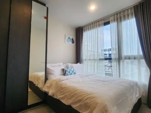 ให้เช่า XT ห้วยขวาง ห้องกั้นอย่างดี พร้อมตกแต่งเรียบง่ายน่าอยู่ โซฟานุ่มนิ่มนั่งสบายสุดๆ จองเลย