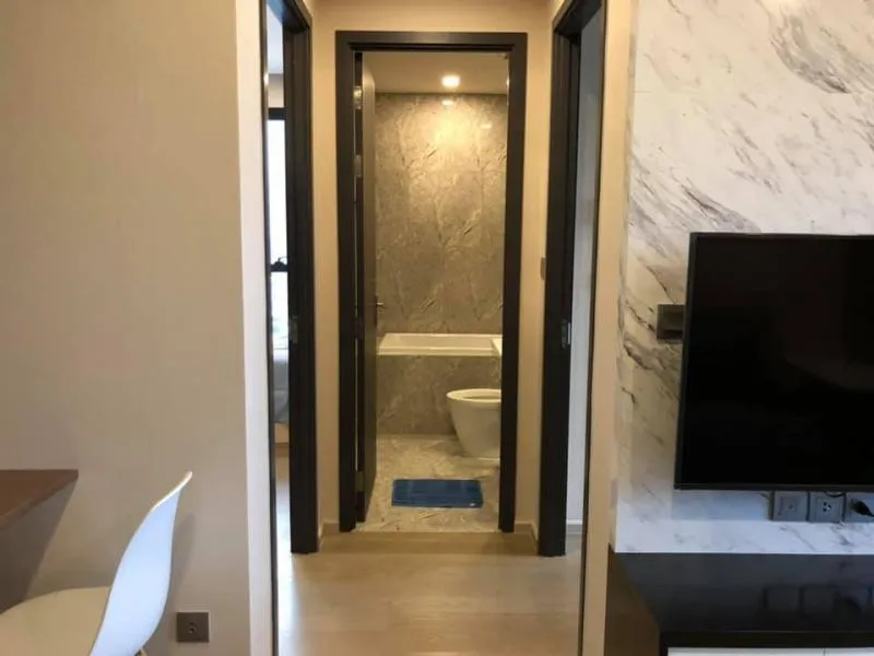 Urgent rent, Ashton Asoke condo, high floor, beautiful view, 2 bedrooms, ready to move in, close to the train, convenient transportation, don't miss !!
