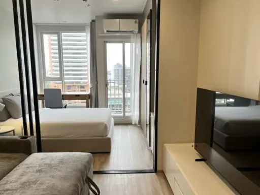 For rent: Culture Thonglor, ready to move in, fully furnished, appliances included. Just bring your own luggage and move in. Don't miss this opportuni