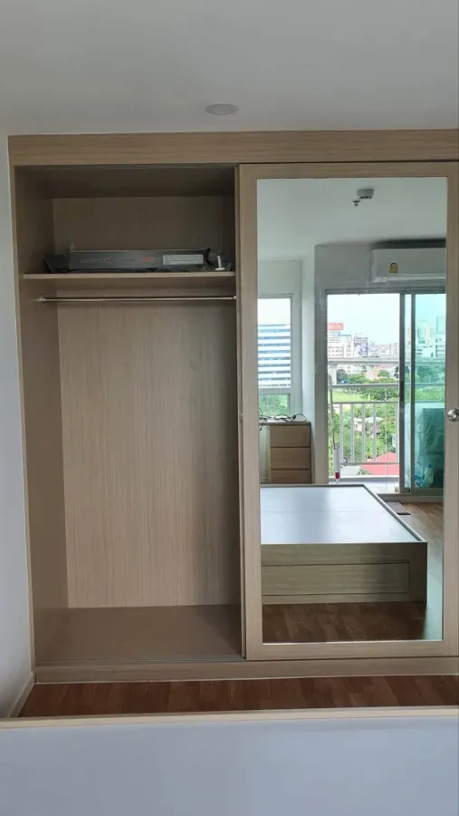 Selling a Lumpini Ville Pattanakarn-Srinakarin condo, 9th floor, with high-quality built-in furniture. You'll regret missing this opportunity!
