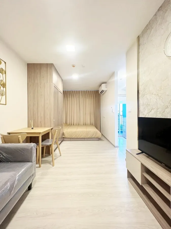 For rent: Plum Condo Sukhumvit 62, 8th floor, same floor as common area, beautifully decorated, fully furnished, very well-toned, don't miss it.