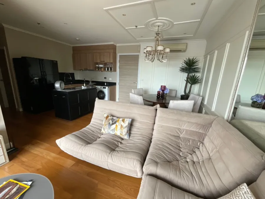 Condo for rent, Hive Taksin, very beautifully decorated, big sofa, very comfortable to sit on. Don't postpone it, book now.
