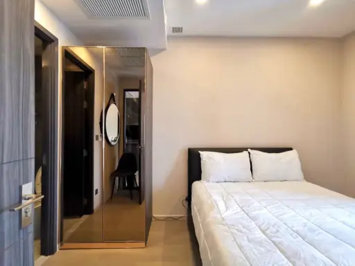 For rent Ashton Asoke, the most beautiful room, luxury, furnishings. Nice thick sofa You can finish in this room.