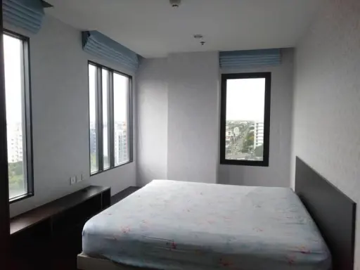 Urgent for rent !! Condo The Gallery Bearing, high floor, corner room, convenient transportation, near BTS Bearing, do not miss !!