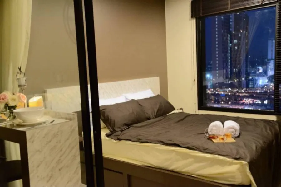Condo for rent Life Asoke, pool view, good location, furniture, ready to move in, book now!!